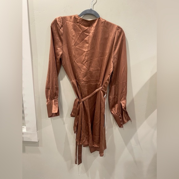 Reformation Chrisley Silk Long Sleeve Wrap Dress in Praline Size M - Picture 5 of 8